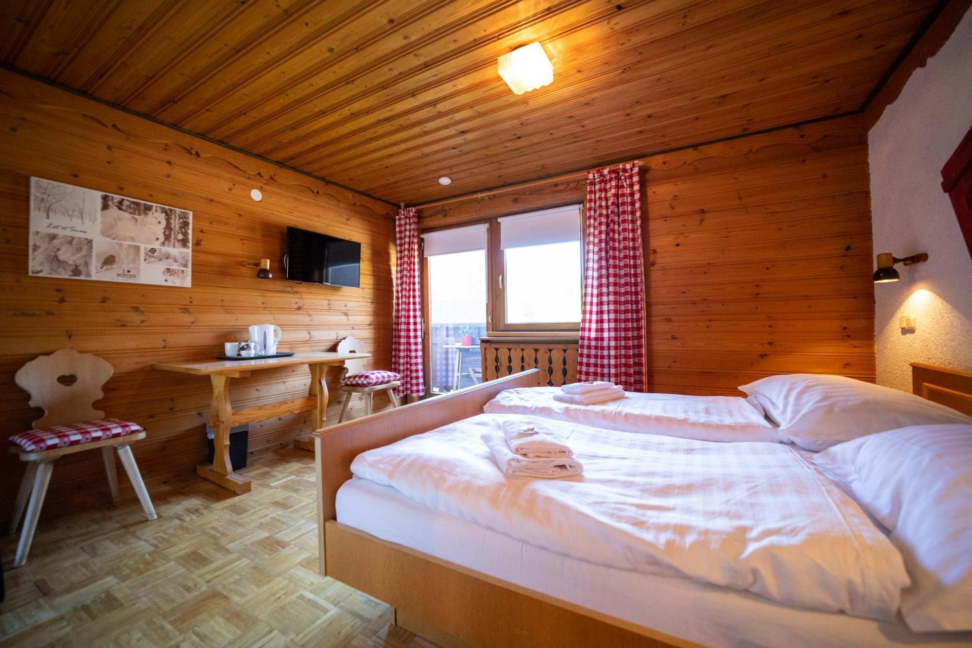 Hotel Wildrose Neukirchen am Großvenediger Eksteriør bilde